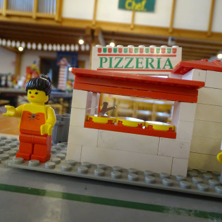 Eine Pizza-Bude als Lego-Bauwerk